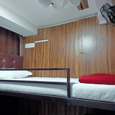 Golden View Dormitory Hotel Bombaim Exterior foto