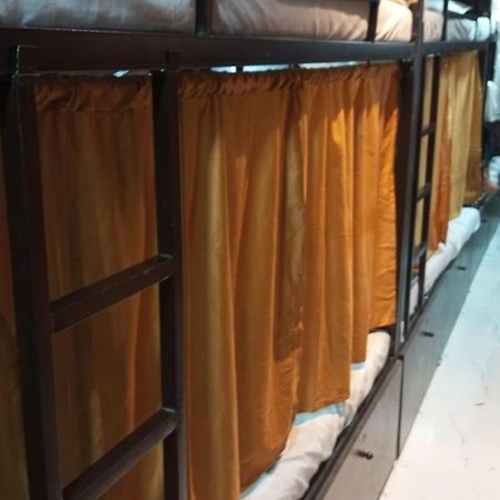 Golden View Dormitory Hotel Bombaim Exterior foto