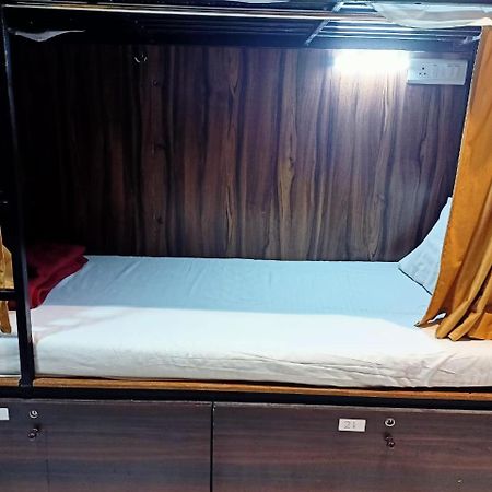 Golden View Dormitory Hotel Bombaim Exterior foto