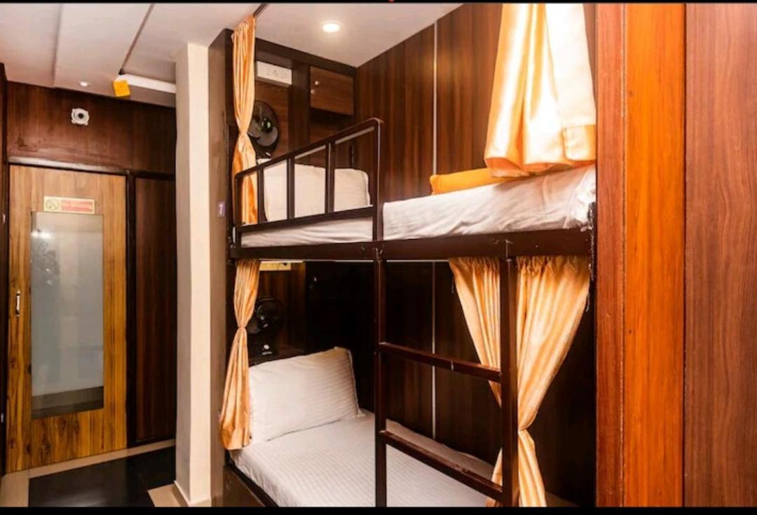 Golden View Dormitory Hotel Bombaim Exterior foto