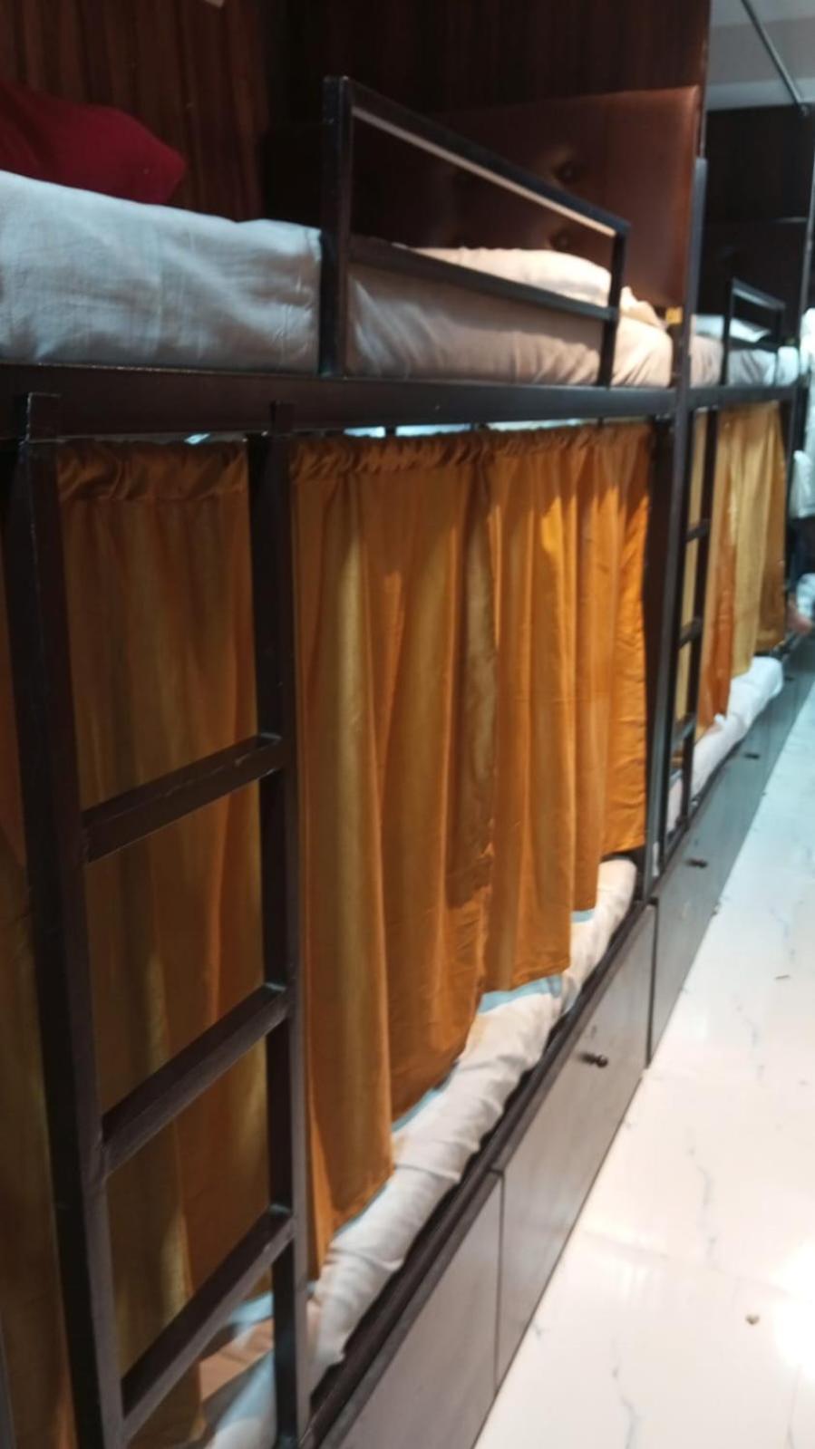 Golden View Dormitory Hotel Bombaim Exterior foto