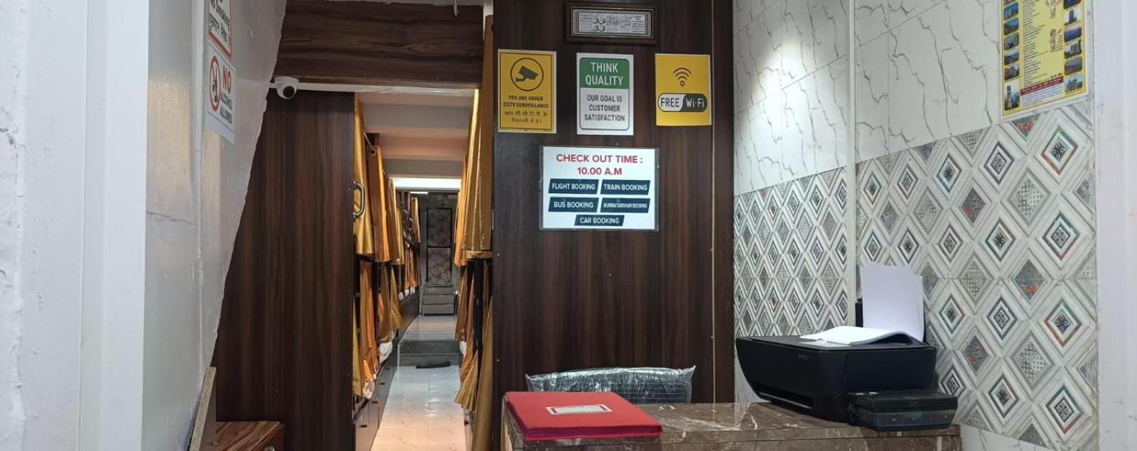 Golden View Dormitory Hotel Bombaim Exterior foto