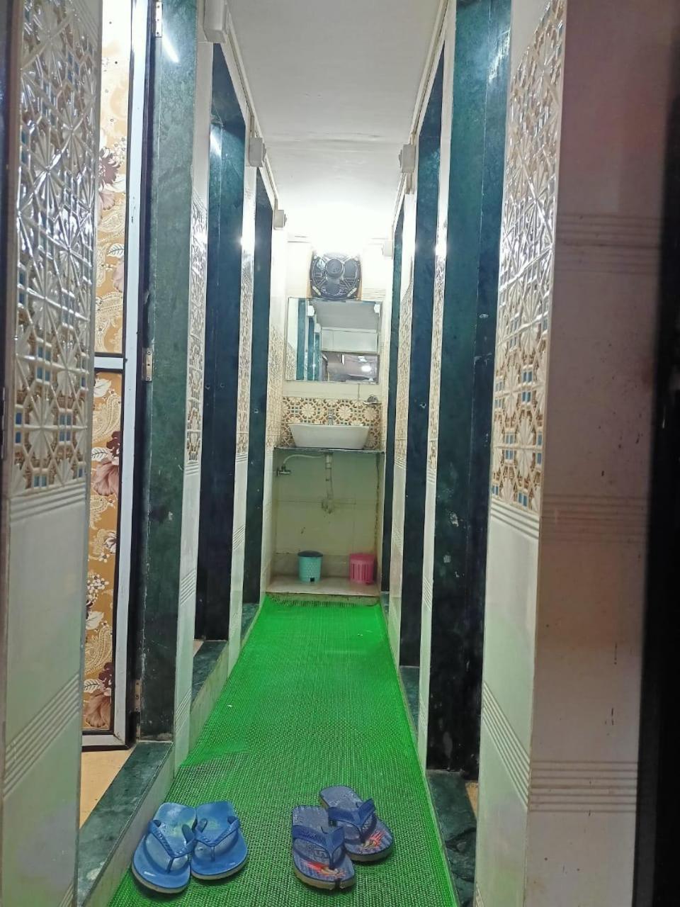Golden View Dormitory Hotel Bombaim Exterior foto