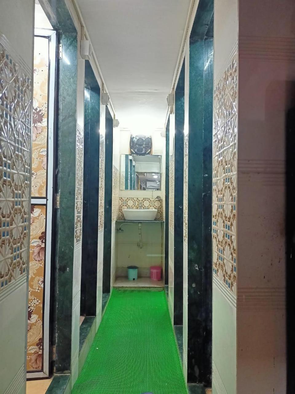 Golden View Dormitory Hotel Bombaim Exterior foto